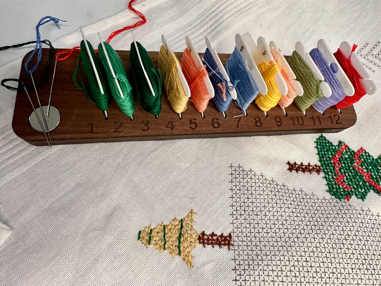 Embroidery Bobbin Organizer: Walnut / 24