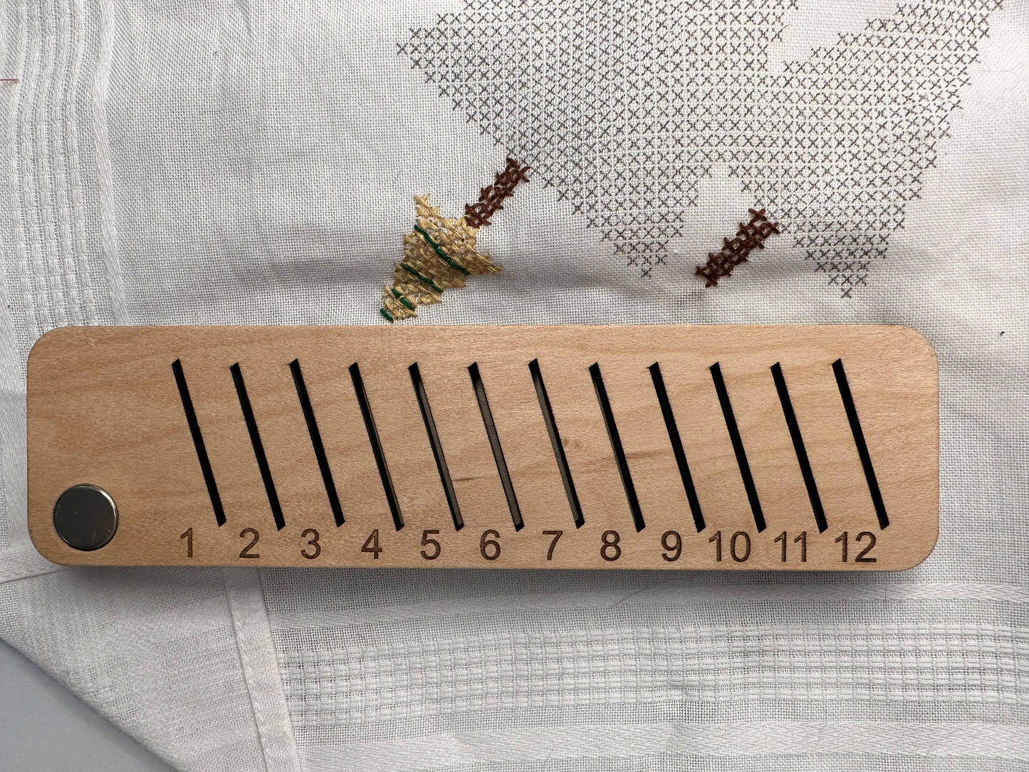 Embroidery Bobbin Organizer: Walnut / 24