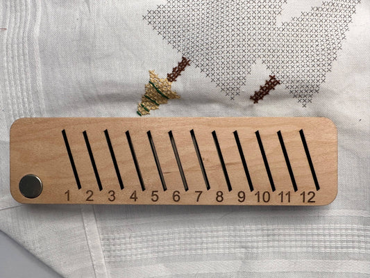 Embroidery Bobbin Organizer: Maple / 12