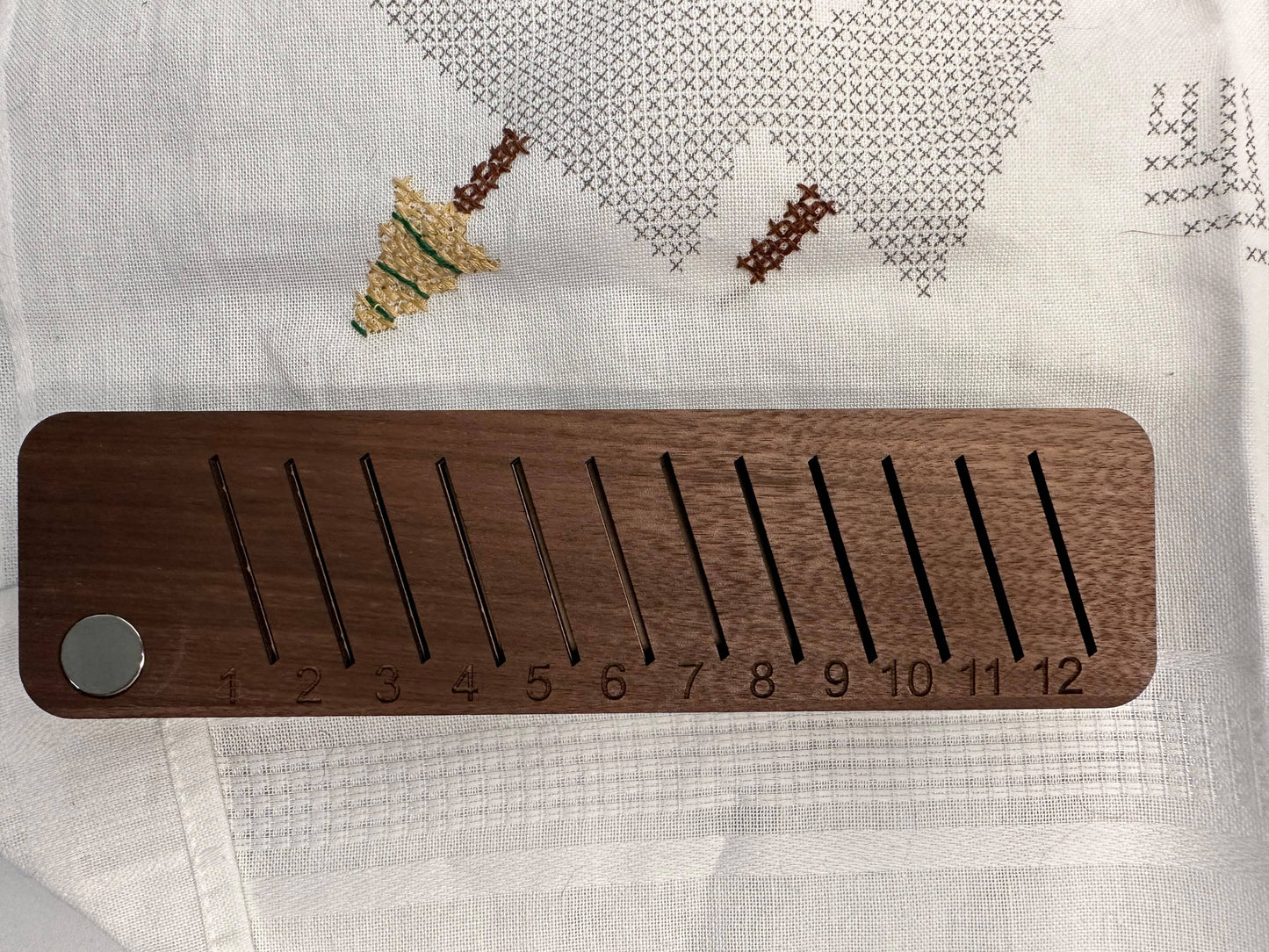 Embroidery Bobbin Organizer: Walnut / 12