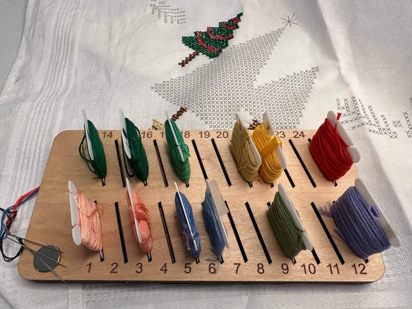 Embroidery Bobbin Organizer: Walnut / 12