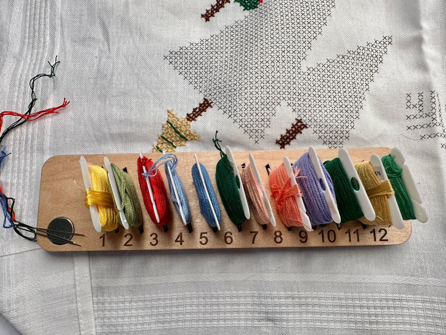 Embroidery Bobbin Organizer: Walnut / 12